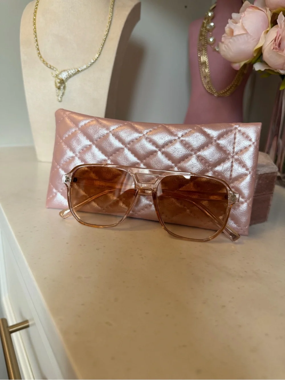 Stylish Pink Gradient Women's Sunglasses with Matching quilted Case
